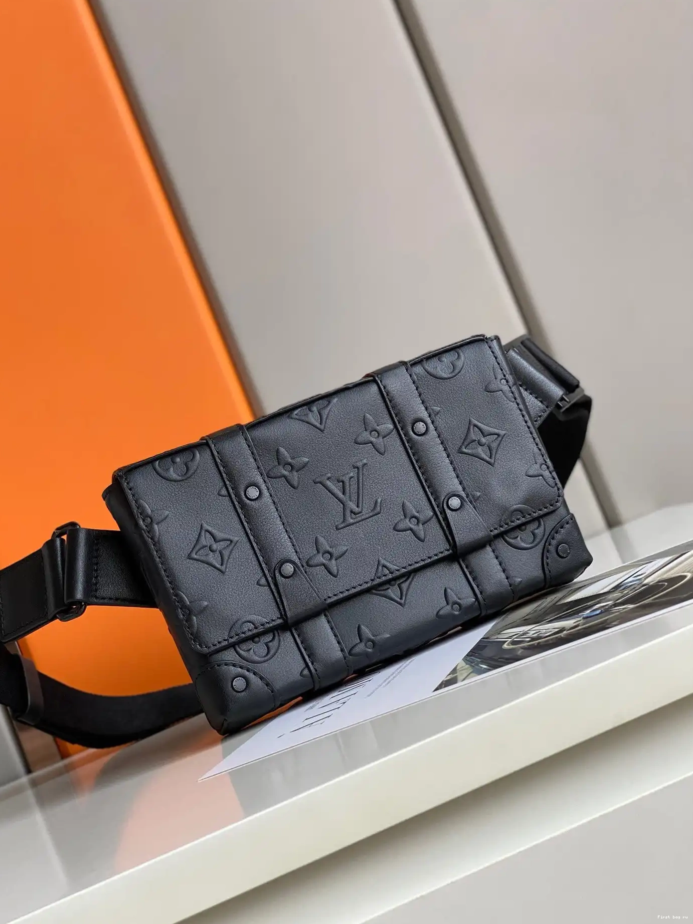 SLINGBAG VUITTON LOUIS TRUNK 0502